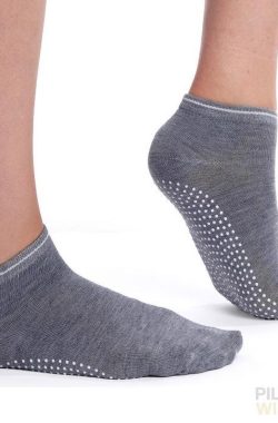 Antislip Yoga sokken ‘Relax’ – grijs – ook geschikt voor Pilates en Piloxing – meerdere kleuren verkrijgbaar – Pilateswinkel