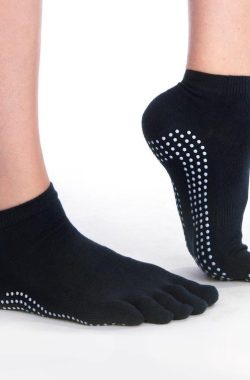 Zwarte antislip sokken ‘Toes’ – voor Yoga, Pilates @ Piloxing – meerdere kleuren verkrijgbaar – Pilateswinkel * Yoga sokken * Pilates sokken