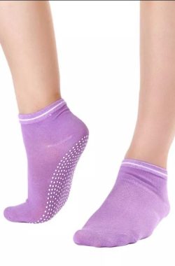 Antislip Yoga sokken ‘Relax’ – paars – ook geschikt voor Pilates en Piloxing – meerdere kleuren verkrijgbaar – Pilateswinkel