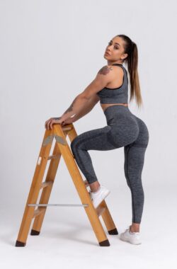 Mives® Sportlegging en Top – yoga-outfit – Fitness set – Scrunch Butt – Dames Legging – Sportkleding – Fashion legging – Broeken – Gym Sports – Legging Fitness Wear – High Waist – GRIJS – maat S – BRA
