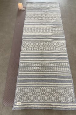 Luces del Sur – Artemisia Yoga Mat Blanket – 65 cm x 185 cm – fitting your yoga mat perfectly