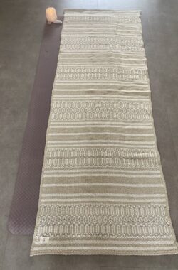 Luces del Sur – Chamomile Yoga Mat Blanket – 65 cm x 185 cm – fitting your yoga mat perfectly