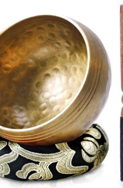 Tibetaanse Klankschaal Set | Meditatie Schaal met Aanstrijkhout & Kussen | Singing Bowl | Klank Schaal | Yoga, Chakra | Zwart – 8 cm