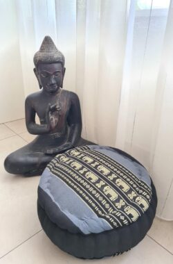 Jar Zafu kussen – Yogakussen – Meditatie kussen – Rond meditatiekussen – Thais kussen – Kapok – 32x32x15 cm – Grijs/zwart