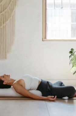 Yoga Bolster Naturel Ecru – Bio Katoen GOTS-gecertificeerd – Ecologische Kapok vulling – Wasbare katoenen hoes – Bolster – Yoga kussen – Yin yoga – Anti-huisstofmijtallergie