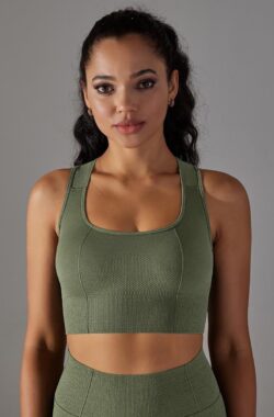 April Breeze Short Gym Set – Maat L – 2delig – Olive – Olijf groen – Sportkledingset – Gymset – Top & Short – Fitness set – Yoga set