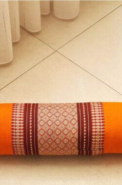 Knierolkussen – Bolster standaard Yoga en meditatie – Kapok – Thais design – Oranje