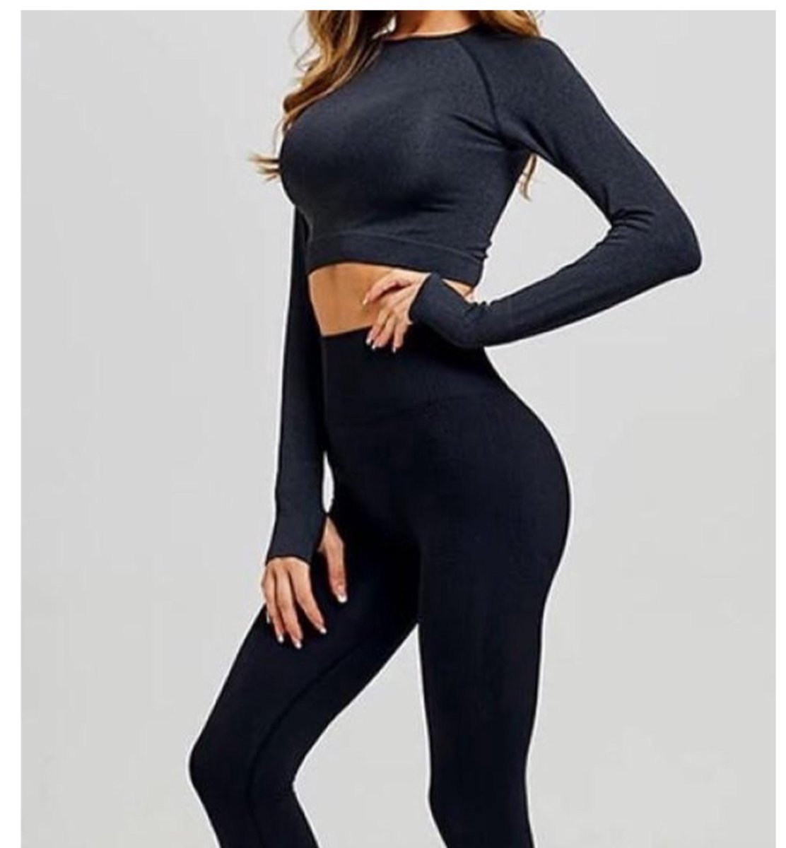 CHPN - Sportoutfit - Legging en top - High waist legging - Croptop met lange mouw - Naadloos - Zwart - Small - Maat S - Sporttenue - Sporten - Sportfashion