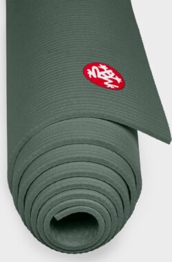 Manduka PROlite Yogamat – 180 x 61 cm, 0,45 cm dik – Sage / Grijs Groen – Lichter en Dunner alternatief voor de Manduka PRO | Duurzaam & Antislip | Ideaal voor Hot Yoga & Vinyasa Flow | Optimale Ondersteuning voor Gewrichten | Makkelijk meenemen