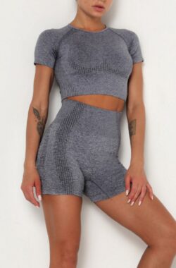 New Age Devi – Sport outfit – High Waist Squatproof Korte Broek – Crop Top met korte mouw – Grijs – Maat Large