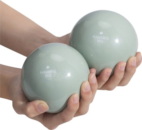 Navaris 2x pilates bal van 1 kilo - Gewicht bal set - 10 cm doorsnee - Fitness yoga en sport gewichten - Pilatesbal set klein - Groenblauw