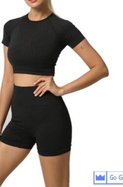 Sport outfit | high waist korte broek | crop top met korte mouw | naadloos | squatproof | zwart | L