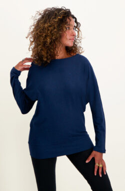 Urban Goddess Budhi Longsleeve Yoga Top – Midnight