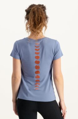 Urban Goddess Luna Yoga Sport Tee met Maanstanden – Opal