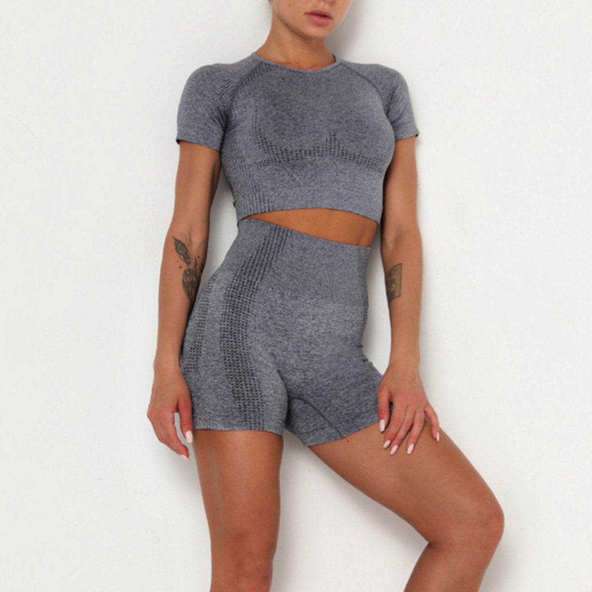 New Age Devi - Sport outfit - High Waist Squatproof Korte Broek - Crop Top met korte mouw - Grijs - Maat Medium